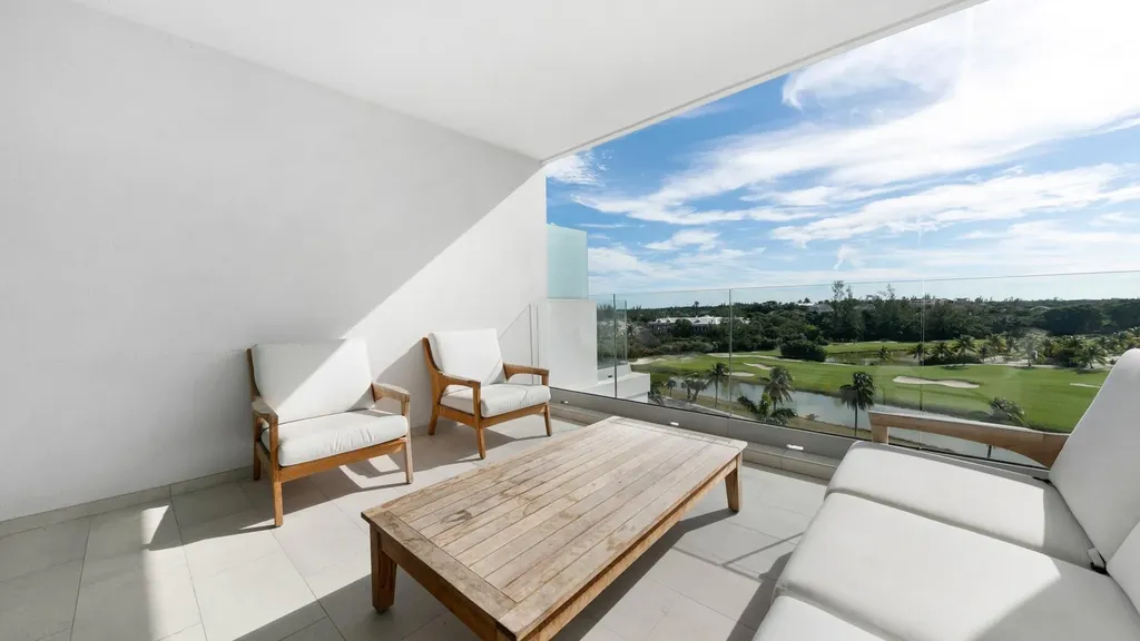 Fifth Floor Unit, Goldwyn New Providence Paradise Island BS