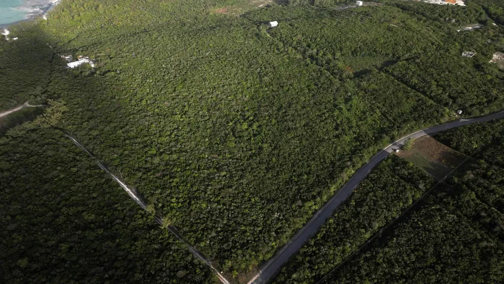 Queen's Highway, Savannah Eleuthera BS