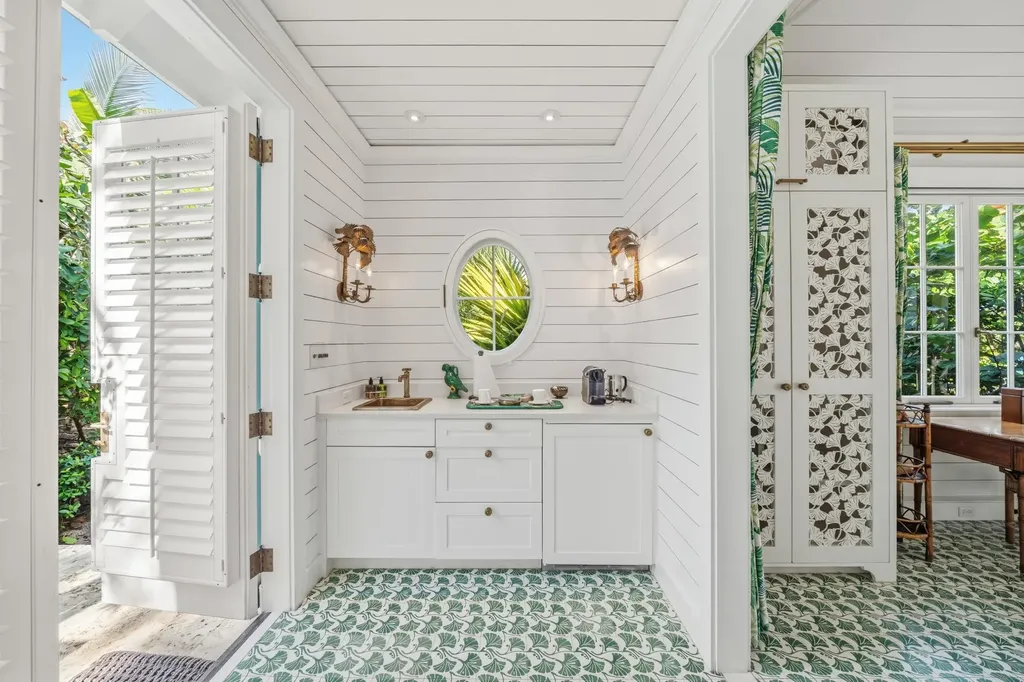 Juicy Hill Eleuthera BS