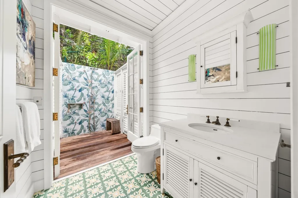 Juicy Hill Eleuthera BS