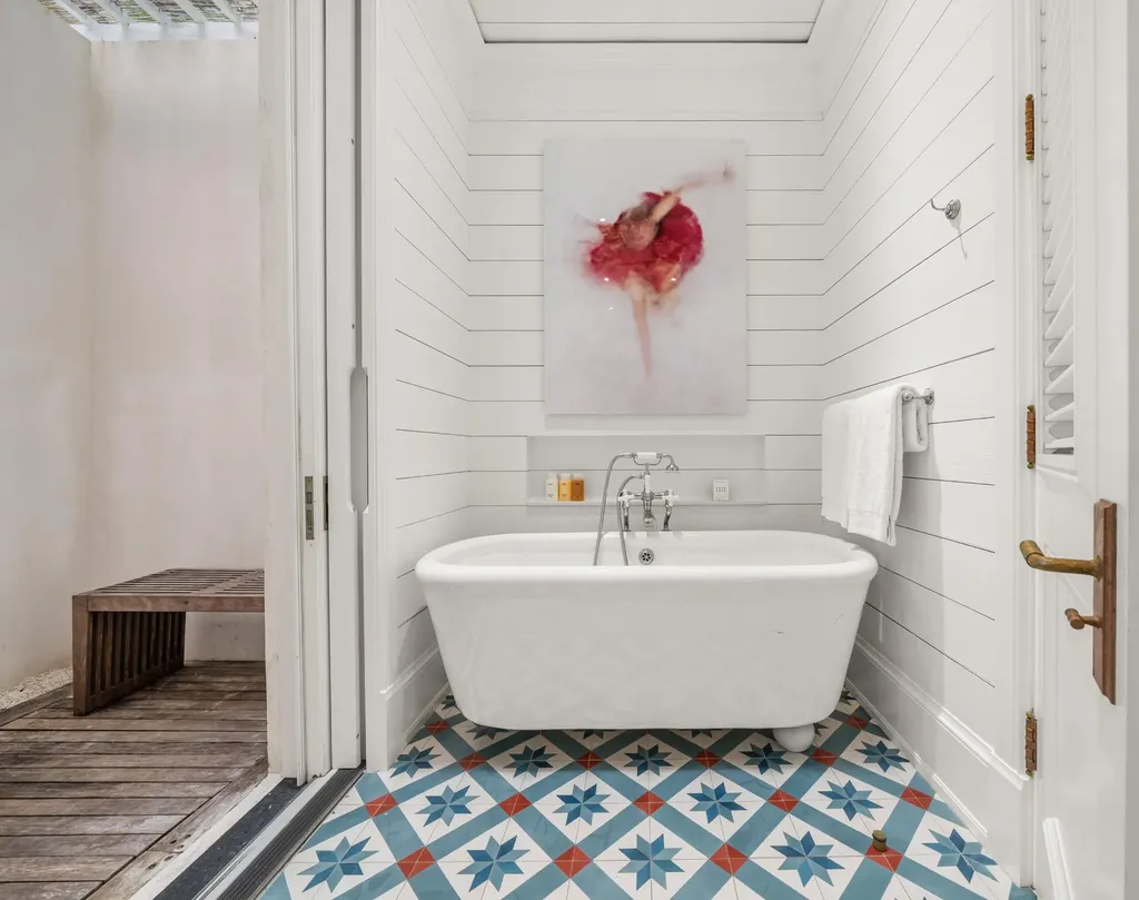 Juicy Hill Eleuthera BS