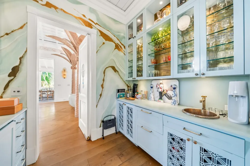 Juicy Hill Eleuthera BS