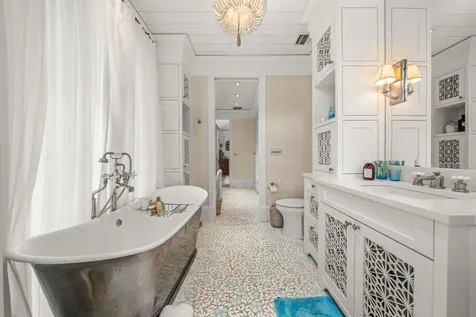 Juicy Hill Eleuthera BS