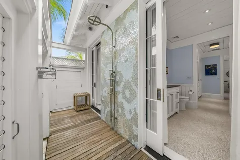 Juicy Hill Eleuthera BS