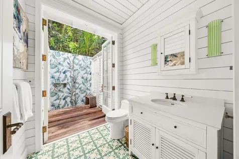 Juicy Hill Eleuthera BS