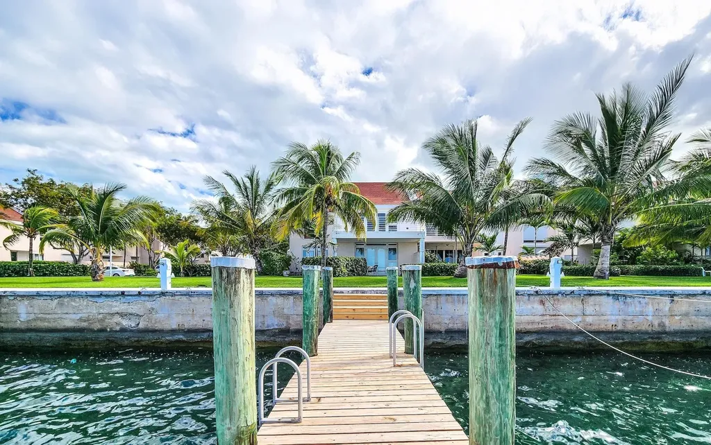 Dicks Point Close New Providence Paradise Island BS