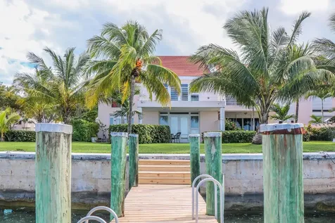 Dicks Point Close New Providence Paradise Island BS