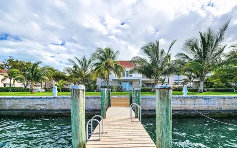 Dicks Point Close New Providence Paradise Island BS