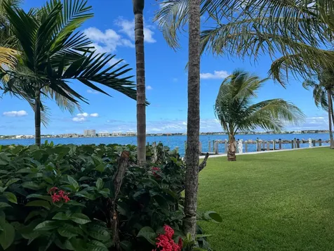 Dicks Point Close New Providence Paradise Island BS