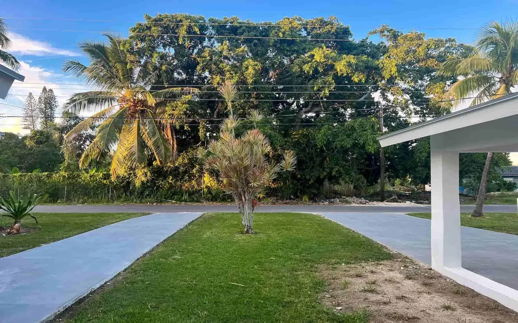 25 Lumumba Lane, Kool Acr New Providence Paradise Island BS