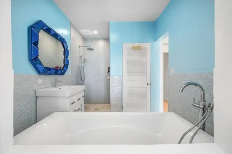 Caprice New Providence Paradise Island BS