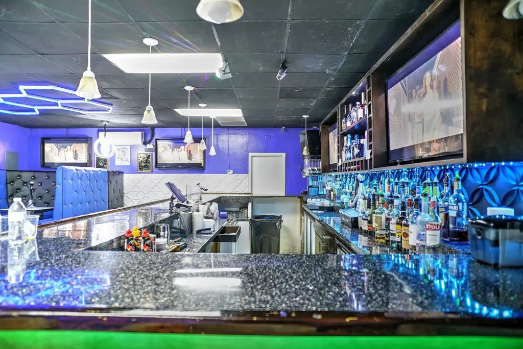 Commercial Building Okra Hill And East Bay Street New Providence Paradise Island BS