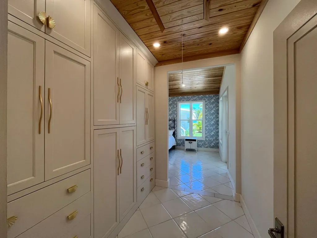 Treasure Cay Road Sunnyside Abaco BS