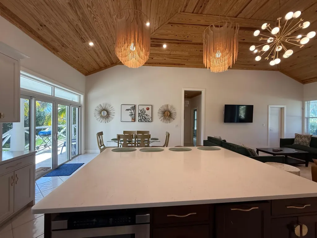 Treasure Cay Road Sunnyside Abaco BS