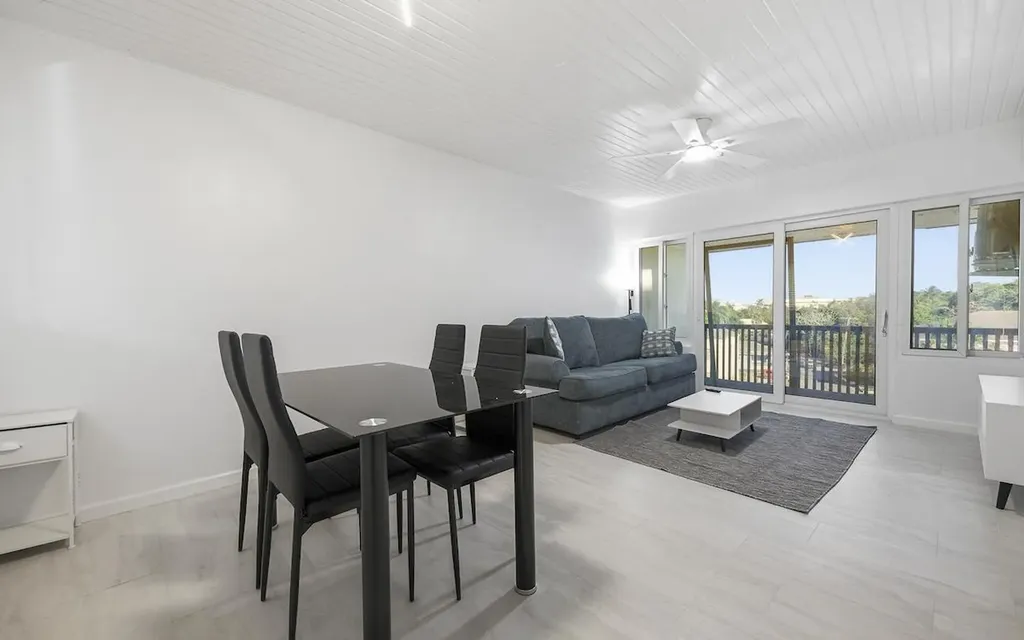 Town Court New Providence Paradise Island BS