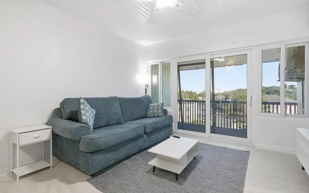 Town Court New Providence Paradise Island BS