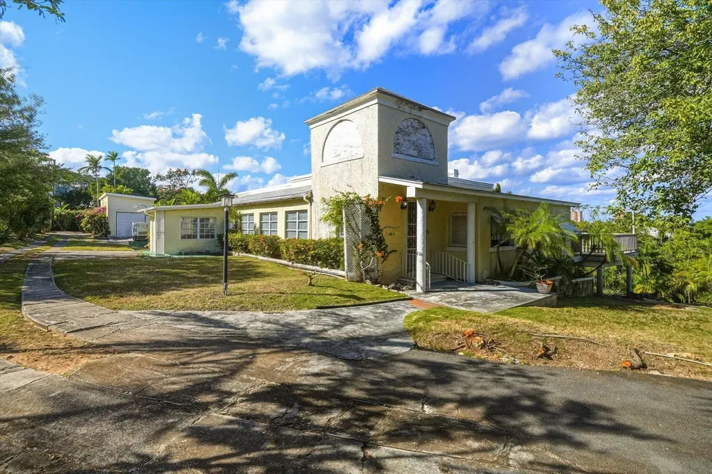 12 Shirley Slope New Providence Paradise Island BS