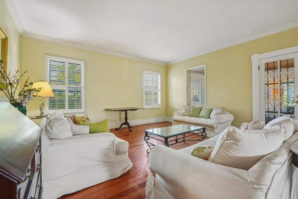 12 Shirley Slope New Providence Paradise Island BS