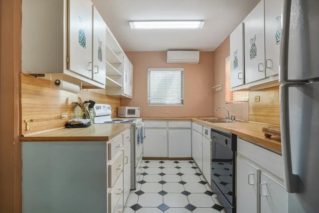 12 Shirley Slope New Providence Paradise Island BS