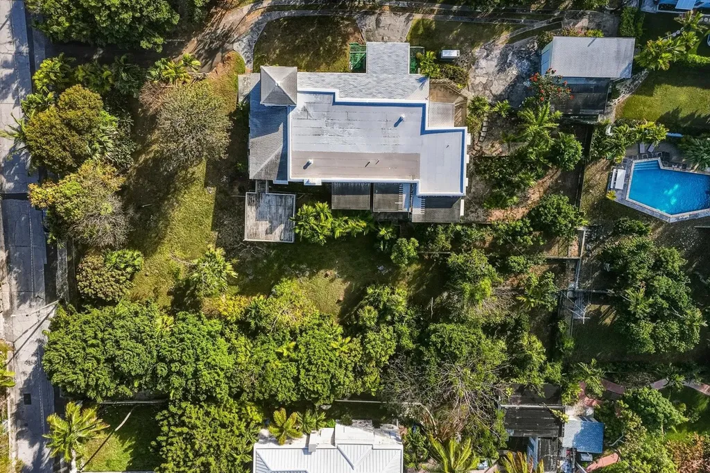 12 Shirley Slope New Providence Paradise Island BS