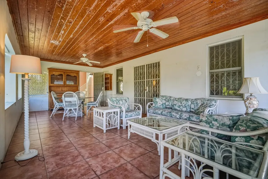 12 Shirley Slope New Providence Paradise Island BS