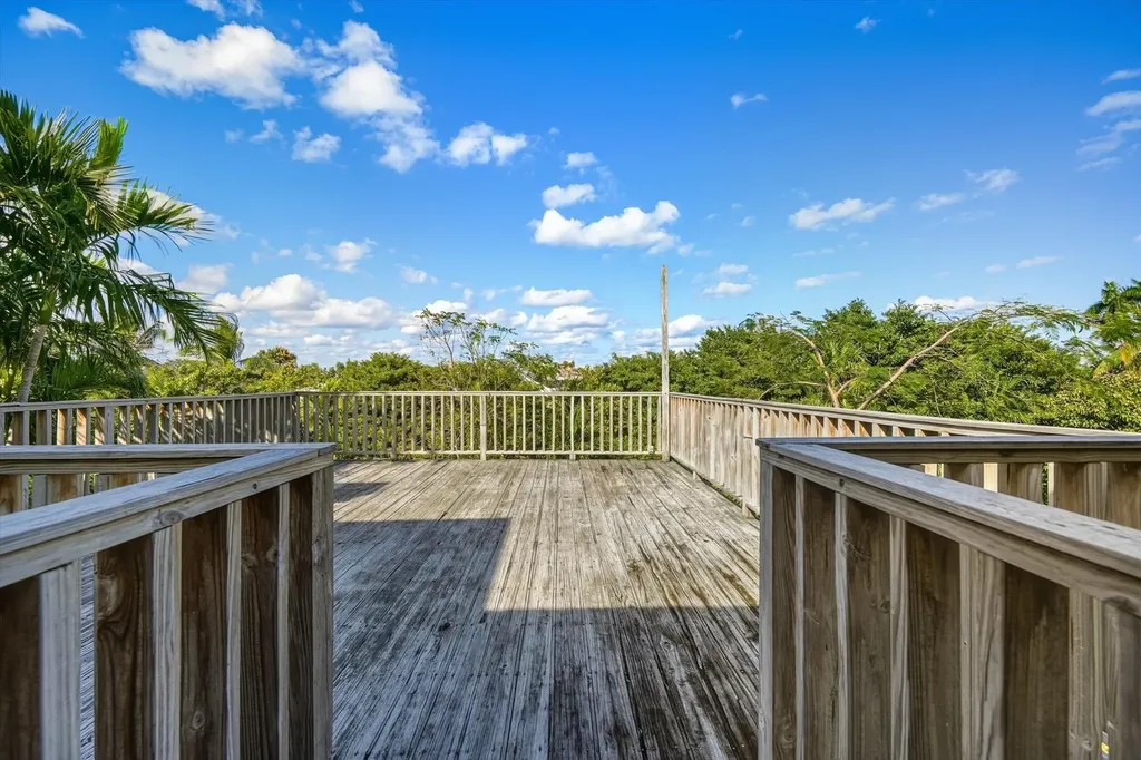 12 Shirley Slope New Providence Paradise Island BS