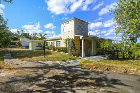 12 Shirley Slope New Providence Paradise Island BS