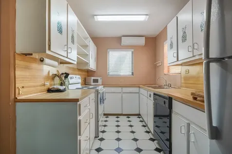 12 Shirley Slope New Providence Paradise Island BS