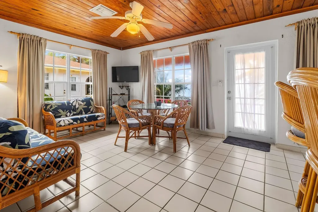Unique Hotel Eleuthera BS