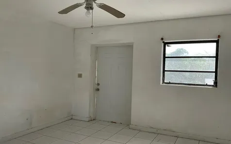 Home In Hamilton's Long Island BS