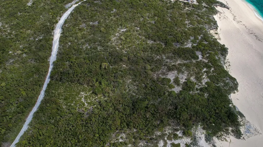 Sandy Point, Columbus Lan San Salvador BS