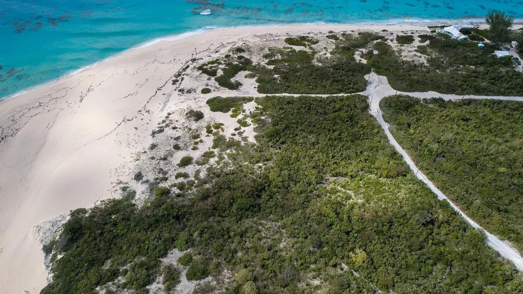 Sandy Point, Columbus Lan San Salvador BS