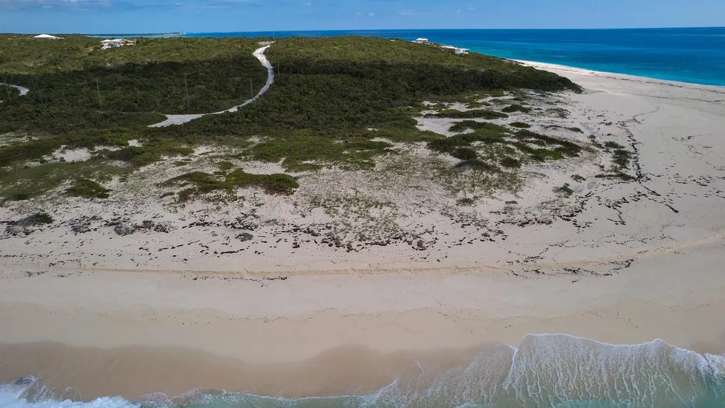 Sandy Point, Columbus Lan San Salvador BS