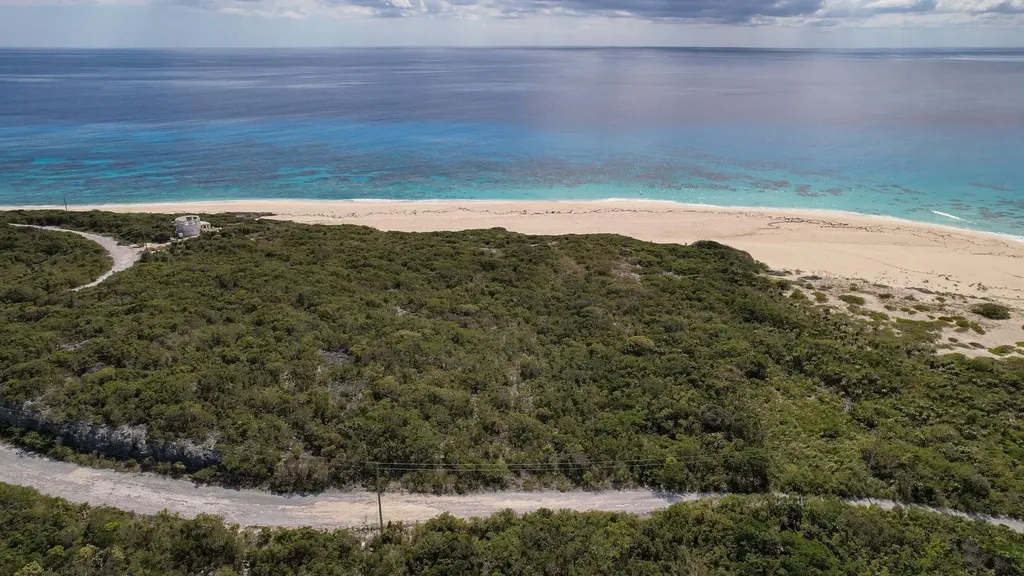 Sandy Point, Columbus Lan San Salvador BS