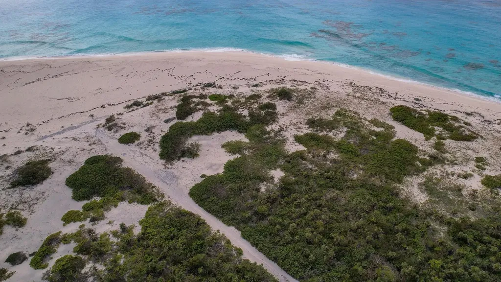 Sandy Point, Columbus Lan San Salvador BS