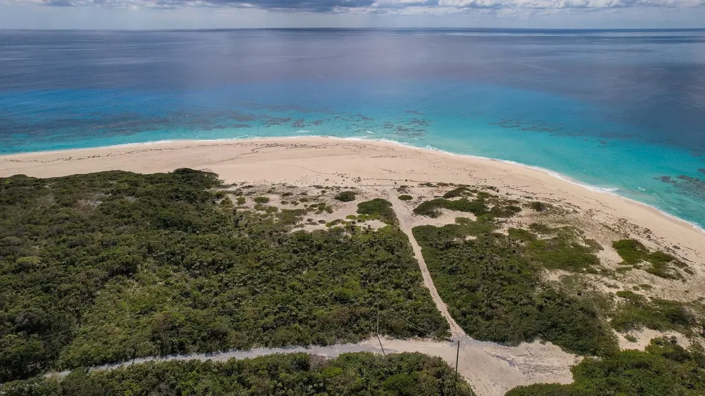 Sandy Point, Columbus Lan San Salvador BS