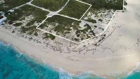 Sandy Point, Columbus Lan San Salvador BS