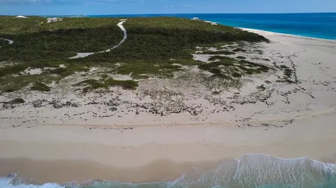 Sandy Point, Columbus Lan San Salvador BS