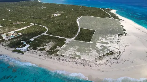 Sandy Point, Columbus Lan San Salvador BS