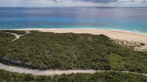 Sandy Point, Columbus Lan San Salvador BS