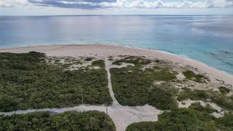 Sandy Point, Columbus Lan San Salvador BS