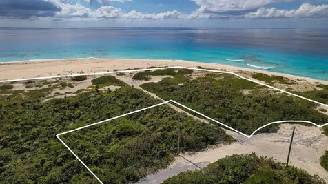 Sandy Point, Columbus Lan San Salvador BS