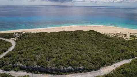 Sandy Point, Columbus Lan San Salvador BS