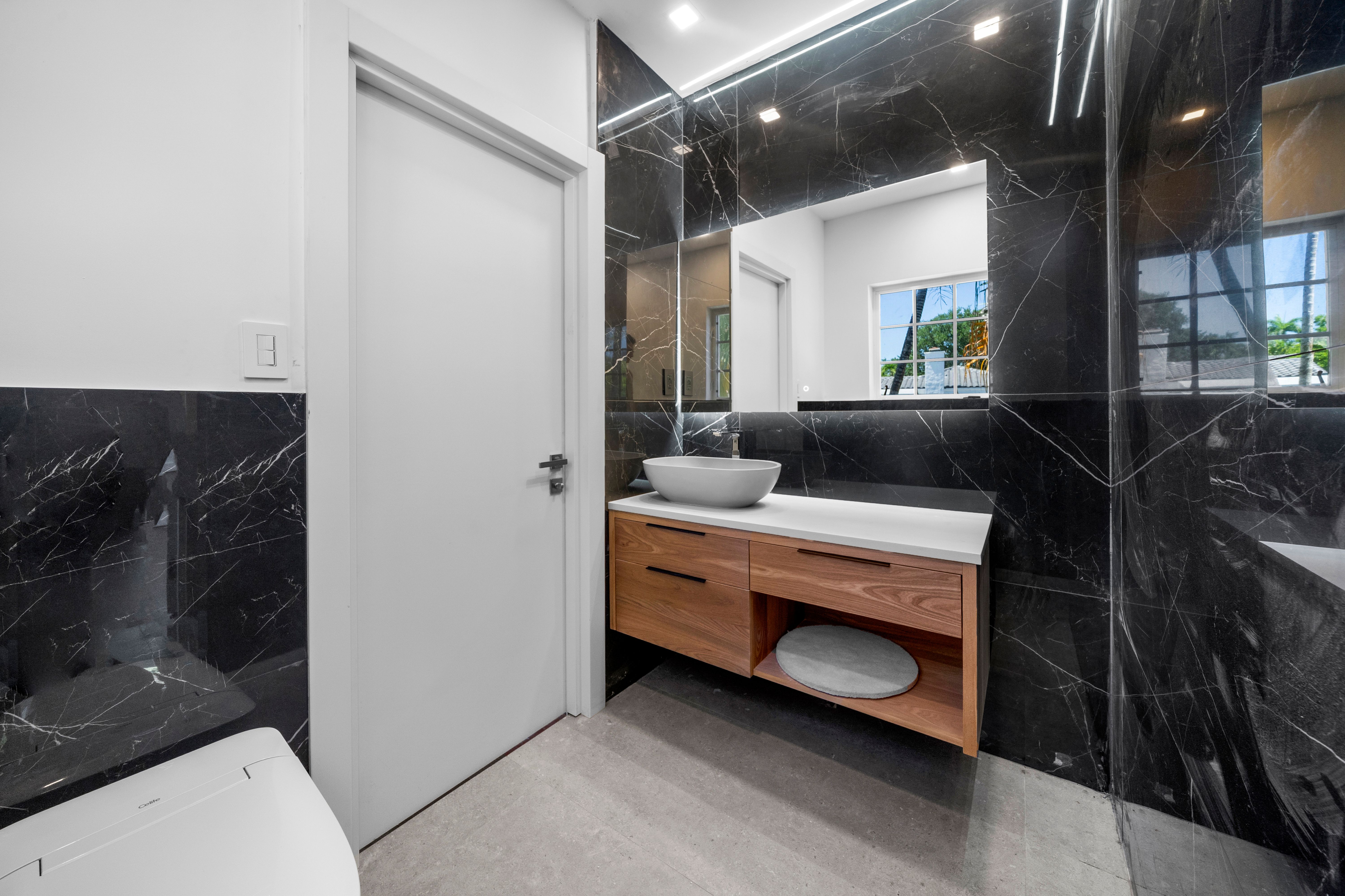 5824 Alton Road Miami Beach FL 33140