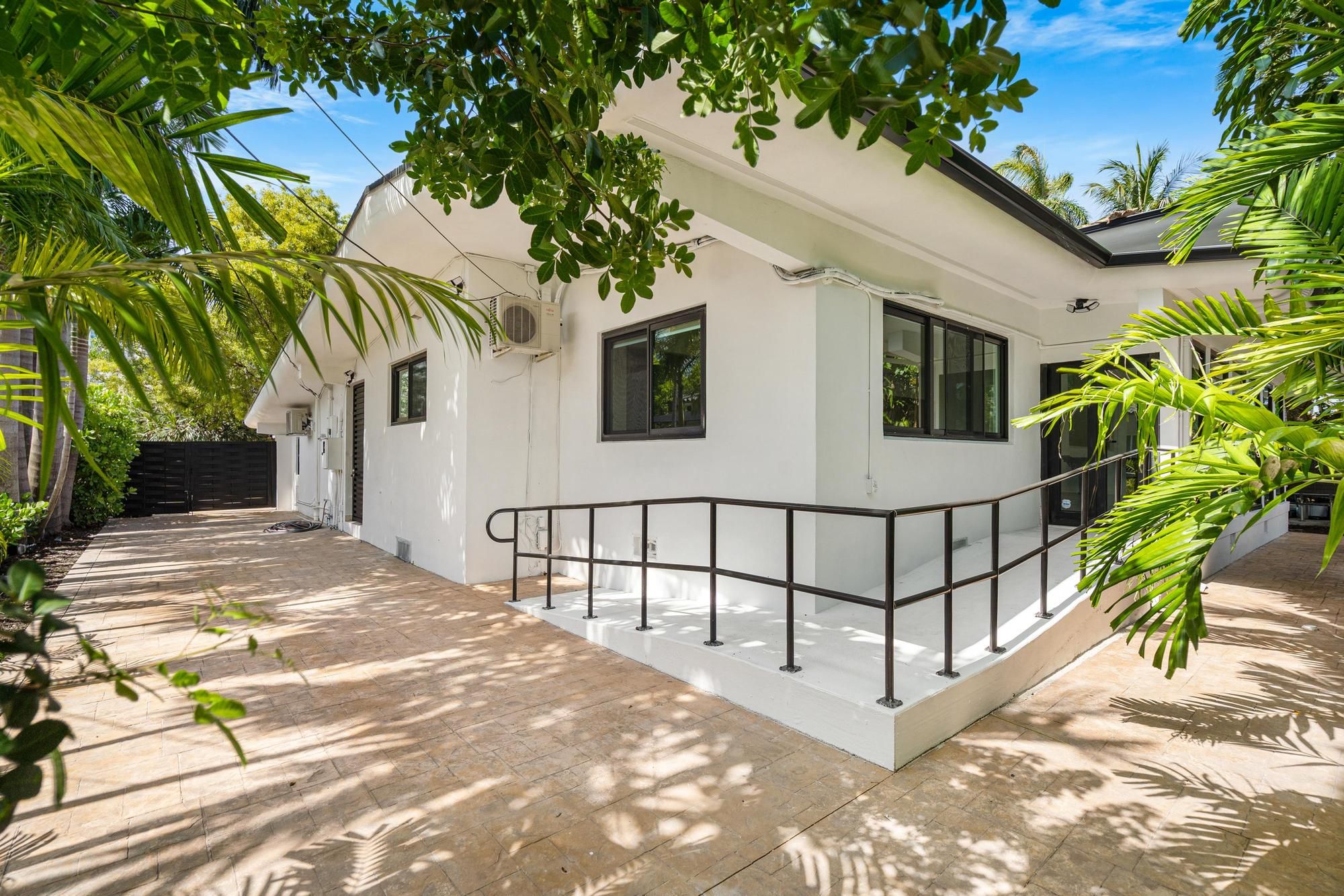7810 Beachview Drive North Bay Village FL 33141