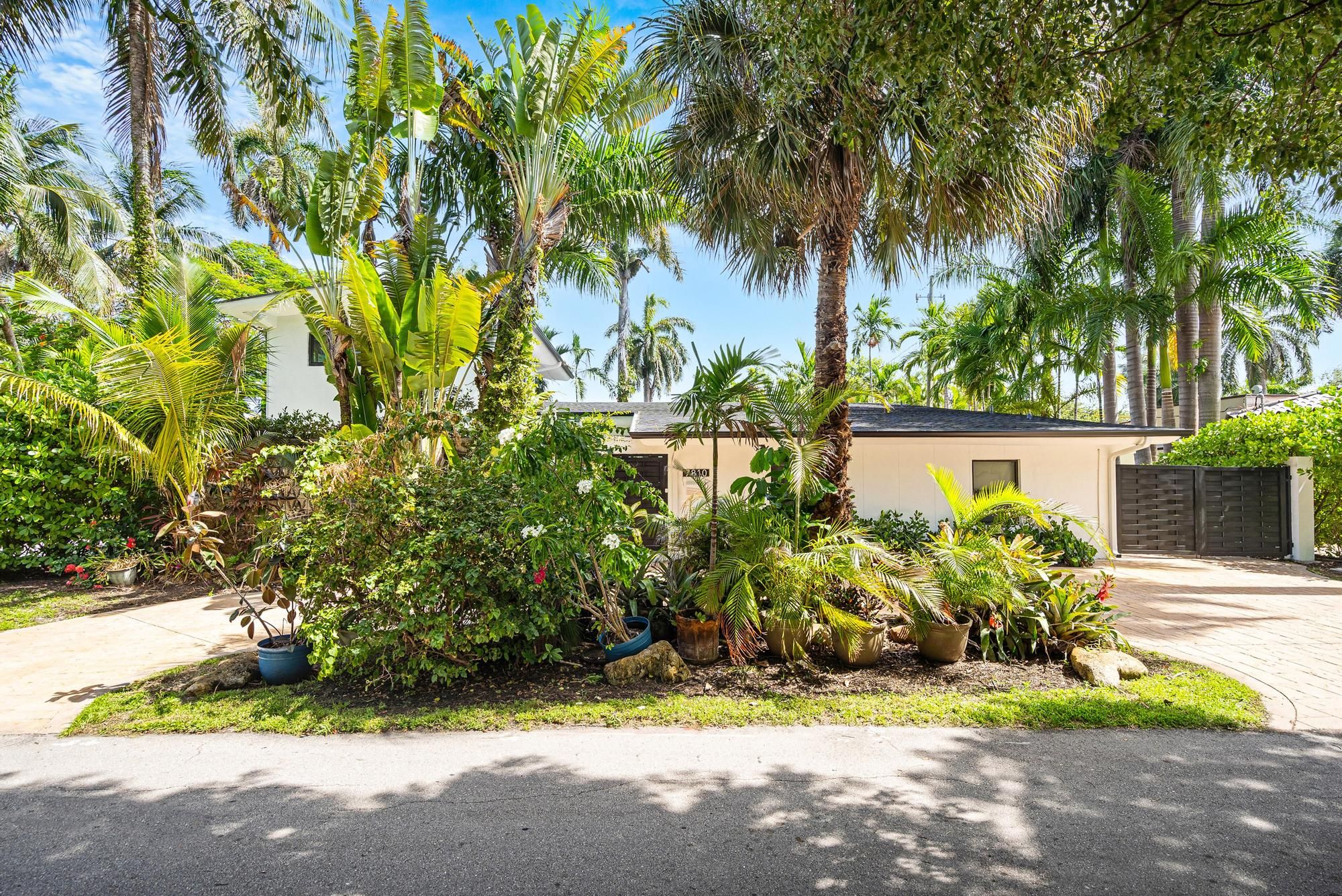 7810 Beachview Drive North Bay Village FL 33141
