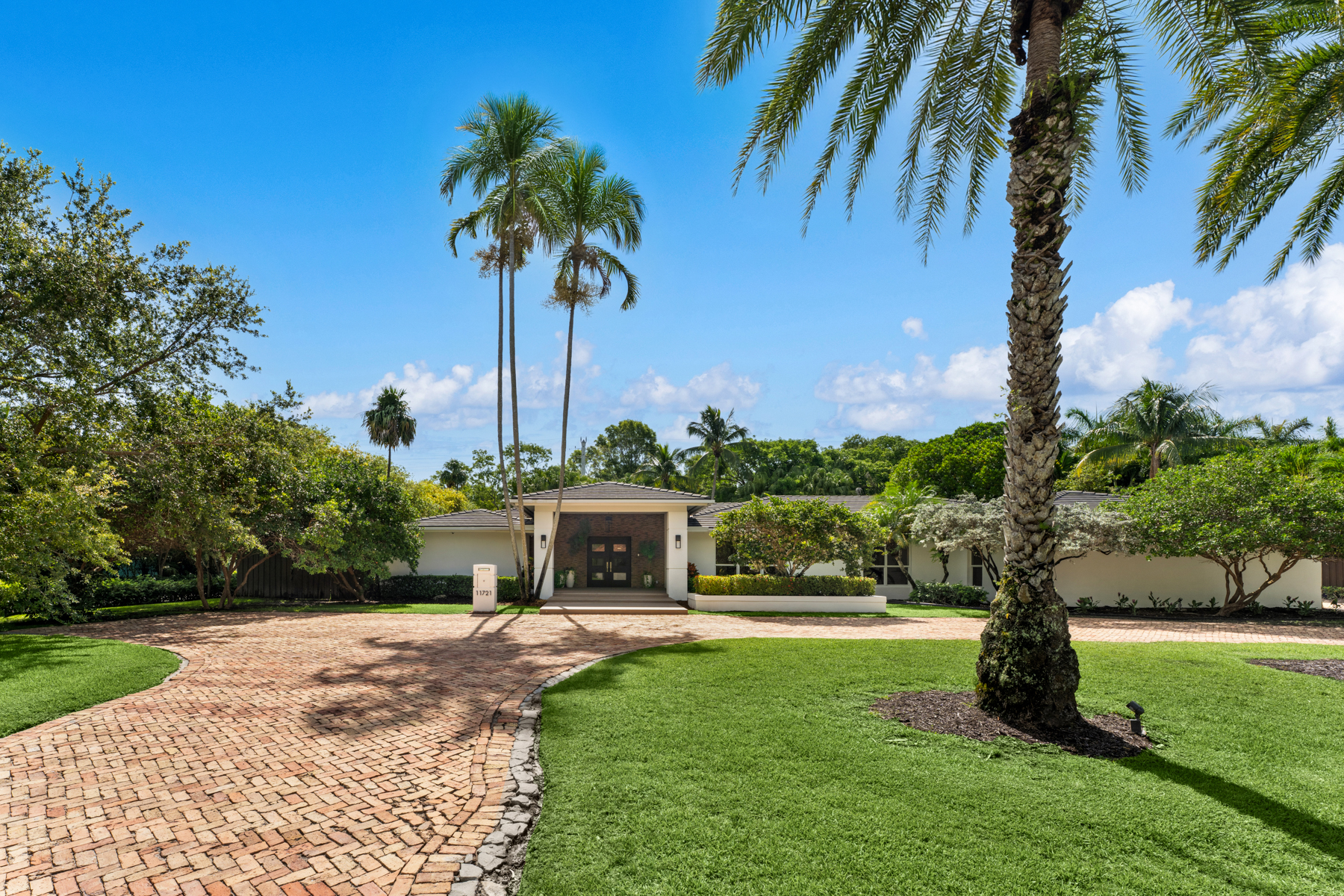 11721 Jacaranda Place Coral Gables FL 33156