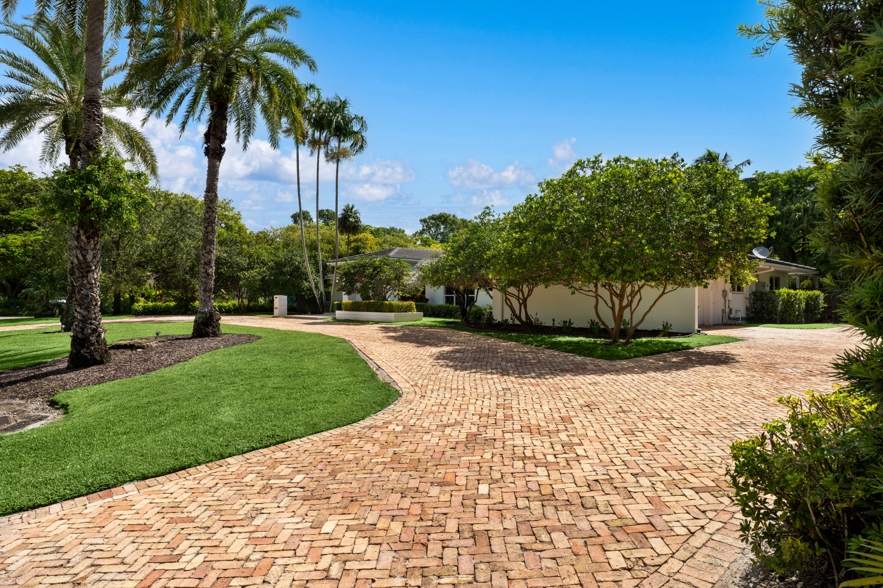 11721 Jacaranda Place Coral Gables FL 33156