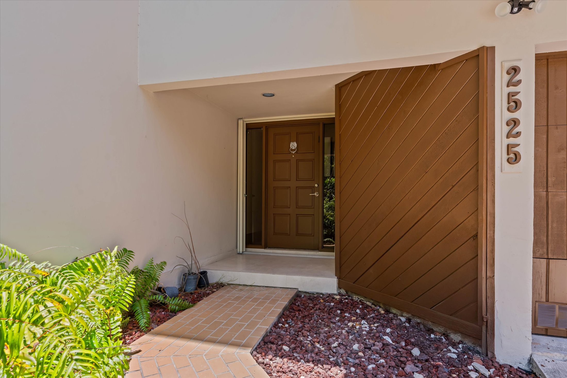 2525 NE 135th Street North Miami FL 33181