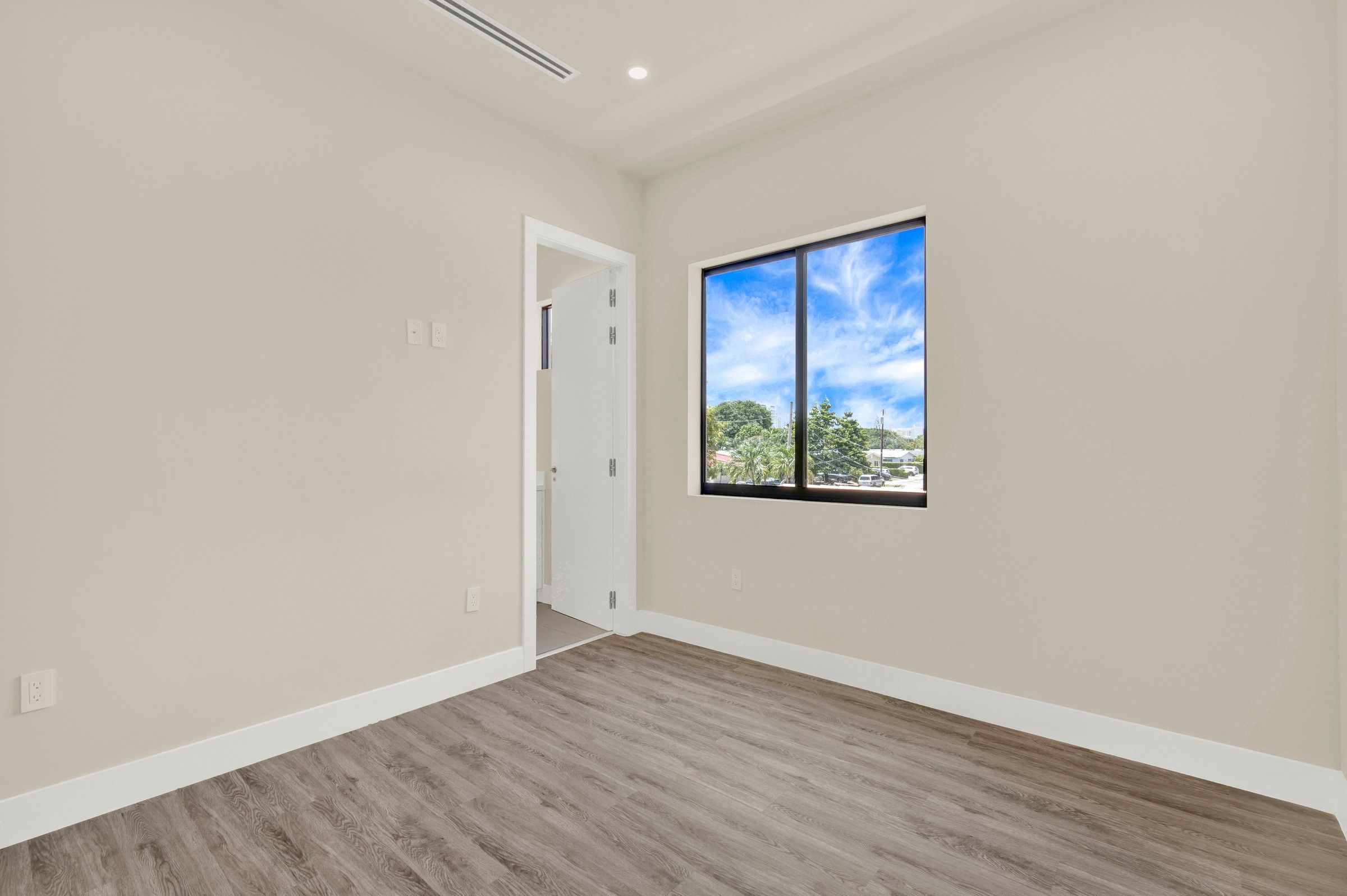 2889 SW 35 Avenue Miami FL 33133